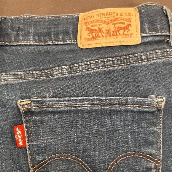Levis Bermuda Jean Shorts - Picture 2 of 7